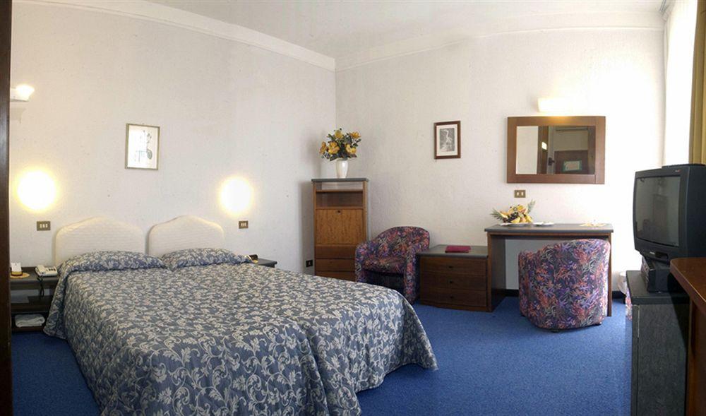 פרינצ'יפינה א מארה Hotel Principe מראה חיצוני תמונה